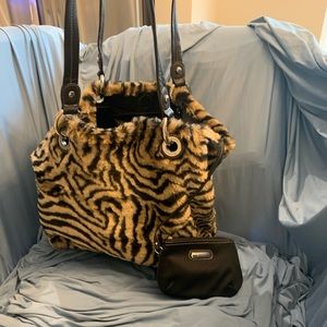 B. Makowsky large velour women’s purse, leopard